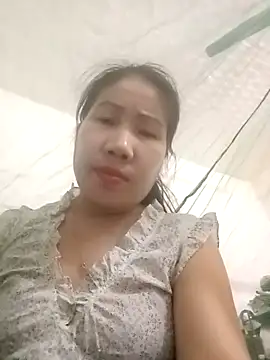 Snapshot of Reema_143 chatting on 11/26/25, 02:40 Reema 143 online show from 11/26/25, 02:40