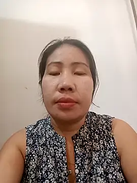 Snapshot of Reema_143 chatting on 11/28/25, 05:21 Reema 143 online show from 11/28/25, 05:21