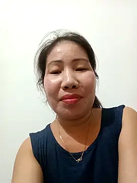 Snapshot of Reema_143 chatting on 11/30/25, 04:11 Reema 143 online show from 11/30/25, 04:11