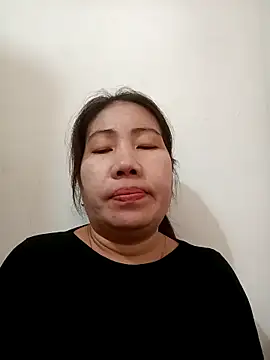 Snapshot of Reema_143 chatting on 12/02/25, 05:24 Reema 143 online show from 12/02/25, 05:24