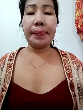 Snapshot of Reema_143 chatting on 12/05/25, 05:05 Reema 143 online show from 12/05/25, 05:05