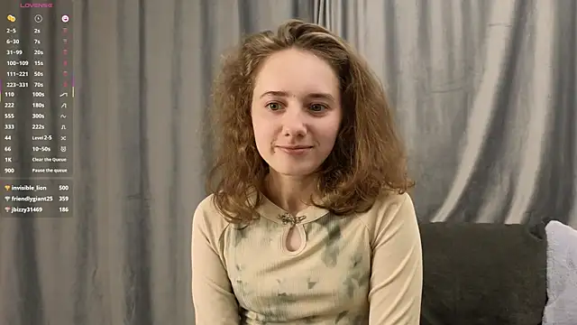 Snapshot of CuteLunette chatting on 12/13/25, 07:53 CuteLunette online show from 12/13/25, 07:53