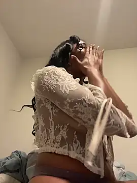 Snapshot of LelaniRose chatting on 12/14/25, 04:40 LelaniRose online show from 12/14/25, 04:40