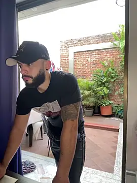 Snapshot of Mike_savage3 chatting on 12/17/25, 12:33 Mike savage3 online show from 12/17/25, 12:33