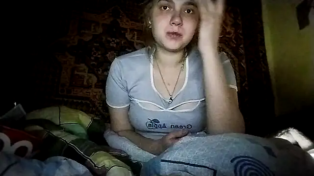 Snapshot of KikiBang chatting on 12/03/25, 08:07 KikiBang online show from 12/03/25, 08:07