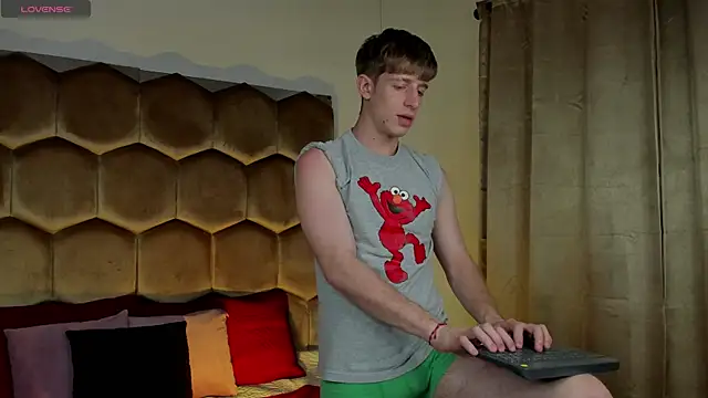 Snapshot of Ostin_Saints chatting on 12/02/25, 02:01 Ostin Saints online show from 12/02/25, 02:01