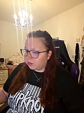 Snapshot of NaughtyNiia chatting on 12/16/25, 05:40 NaughtyNiia online show from 12/16/25, 05:40