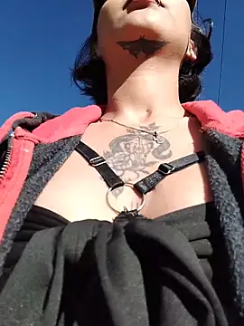 Snapshot of Zoe_addiction chatting on 11/25/25, 12:38 Zoe addiction online show from 11/25/25, 12:38