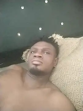 Snapshot of laperson chatting on 11/20/25, 02:28 laperson online show from 11/20/25, 02:28