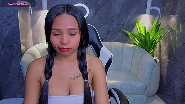 Snapshot of Sofia_Tx_ chatting on 11/24/25, 12:49 Sofia Tx online show from 11/24/25, 12:49