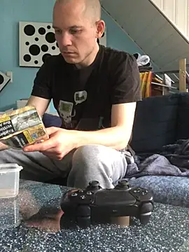 Spielzeugtwink online show from 07/25/26, 04:04