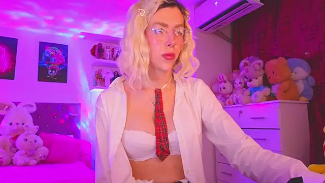 Snapshot of MadamBarbiee chatting on 11/26/25, 11:50 MadamBarbiee online show from 11/26/25, 11:50