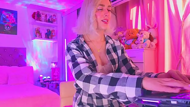 Snapshot of MadamBarbiee chatting on 12/13/25, 09:20 MadamBarbiee online show from 12/13/25, 09:20