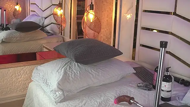 luciana agudelo online show from 06/06/26, 07:29