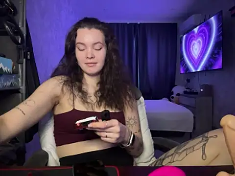 Teresa Yung online show from 11/21/25, 09:08