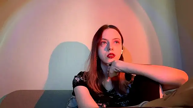 Snapshot of LulyClouds chatting on 11/20/25, 10:26 LulyClouds online show from 11/20/25, 10:26