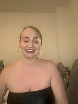 BootyQueenApril online show from 11/29/25, 09:40