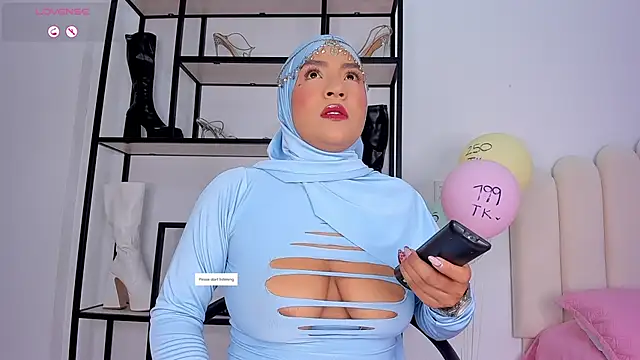 Amira-Zahra online show from 06/30/26, 10:33