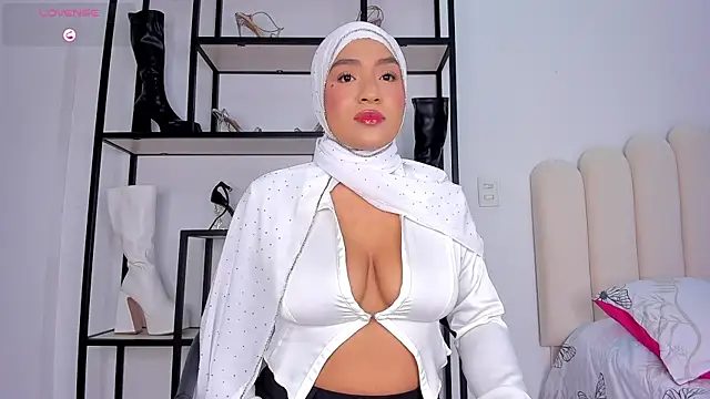 Amira-Zahra online show from 07/23/26, 10:29