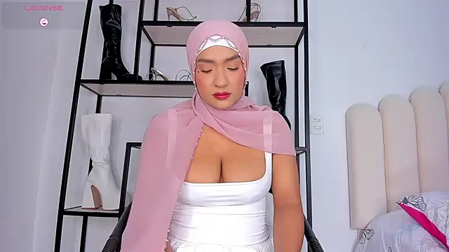 Amira-Zahra online show from 07/28/26, 10:20