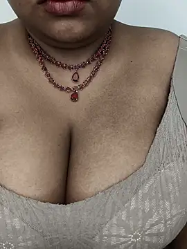 Snapshot of mamtha-tamil chatting on 11/23/25, 10:37 mamtha-tamil online show from 11/23/25, 10:37