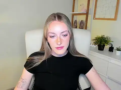 EvelynBlond online show from 11/21/25, 01:43