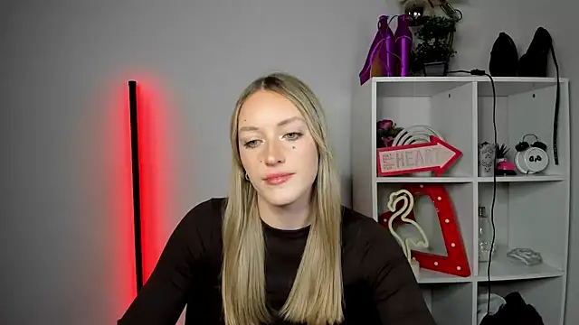 EvelynBlond online show from 05/19/26, 12:44