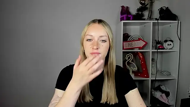 EvelynBlond online show from 06/11/26, 12:36