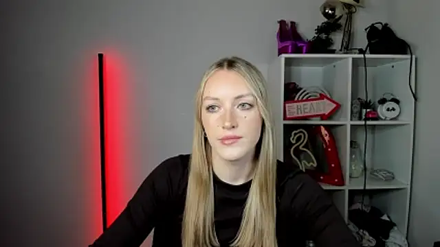 EvelynBlond online show from 06/12/26, 12:37