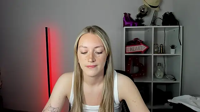 EvelynBlond online show from 07/02/26, 12:33
