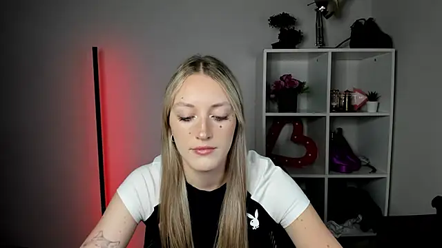 EvelynBlond online show from 07/24/26, 10:35