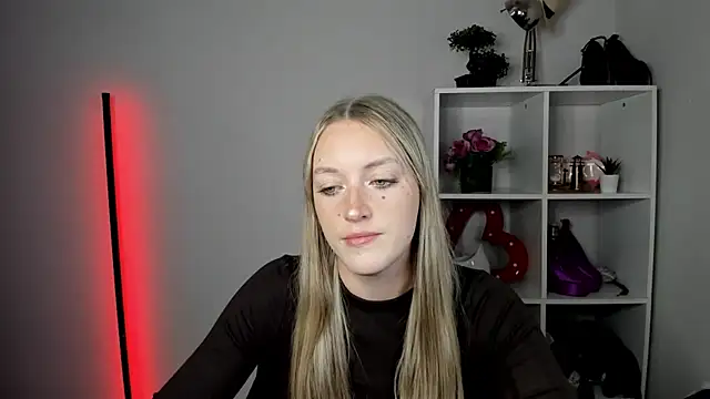 EvelynBlond online show from 07/27/26, 12:45