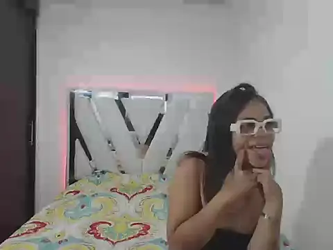 Snapshot of BlueLove19 chatting on 12/14/25, 06:56 BlueLove19 online show from 12/14/25, 06:56