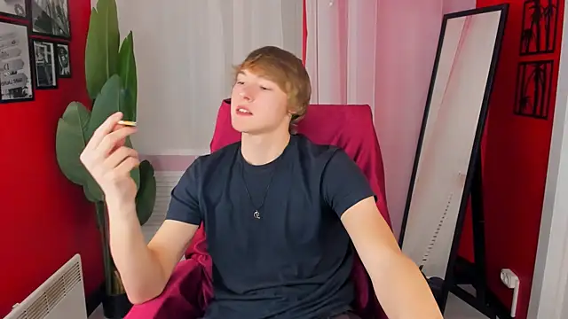 Snapshot of DonaldWoon chatting on 11/24/25, 03:45 DonaldWoon online show from 11/24/25, 03:45