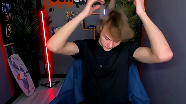 Snapshot of DonaldWoon chatting on 11/25/25, 10:37 DonaldWoon online show from 11/25/25, 10:37