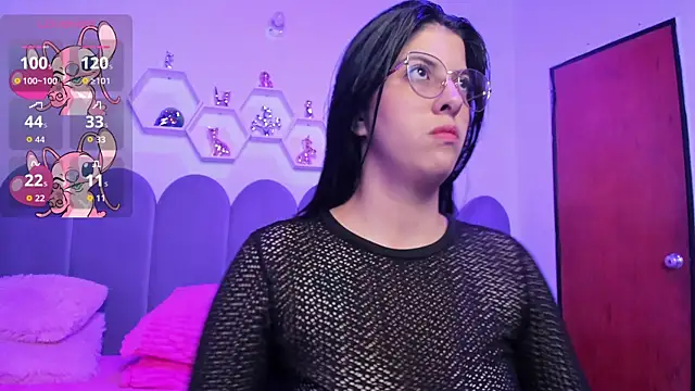 Snapshot of lunagomez24 chatting on 12/14/25, 02:50 lunagomez24 online show from 12/14/25, 02:50