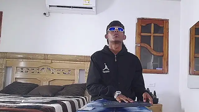 Snapshot of black_boy22_ chatting on 12/02/25, 02:17 black boy22 online show from 12/02/25, 02:17