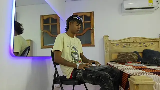 Snapshot of black_boy22_ chatting on 12/03/25, 02:52 black boy22 online show from 12/03/25, 02:52