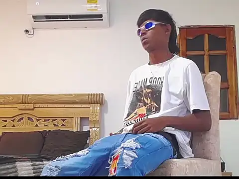 Snapshot of black_boy22_ chatting on 12/04/25, 04:11 black boy22 online show from 12/04/25, 04:11