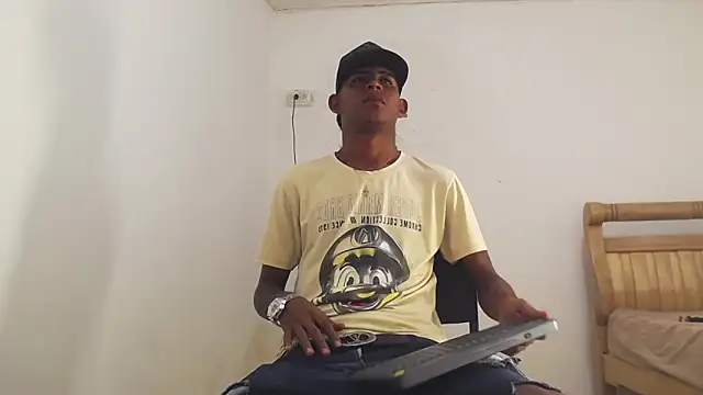 Snapshot of black_boy22_ chatting on 12/14/25, 02:28 black boy22 online show from 12/14/25, 02:28