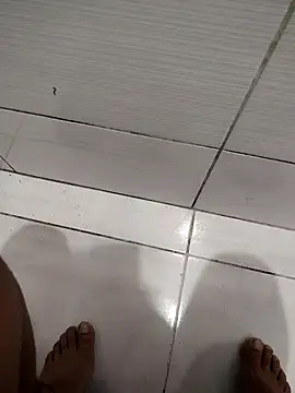 Snapshot of Kfrtui1 chatting on 11/20/25, 06:24 Kfrtui1 online show from 11/20/25, 06:24