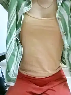 Snapshot of Roja__ chatting on 11/30/25, 02:59 Roja online show from 11/30/25, 02:59