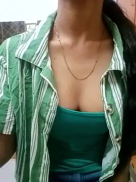 Snapshot of Roja__ chatting on 12/01/25, 09:25 Roja online show from 12/01/25, 09:25