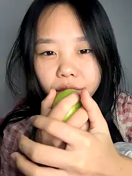 Snapshot of Kiee-lee chatting on 12/14/25, 05:18 Kiee-lee online show from 12/14/25, 05:18