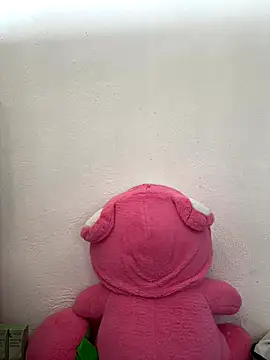 Snapshot of Kiee-lee chatting on 12/15/25, 07:23 Kiee-lee online show from 12/15/25, 07:23