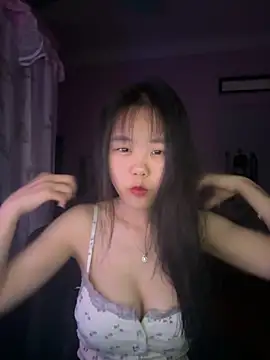Snapshot of Kiee-lee chatting on 04/21/26, 02:45 Kiee-lee online show from 04/21/26, 02:45