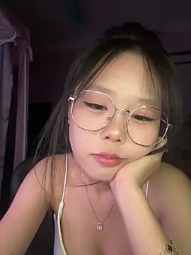 Snapshot of Kiee-lee chatting on 06/25/26, 04:33 Kiee-lee online show from 06/25/26, 04:33