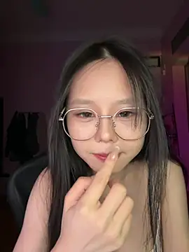 Snapshot of Kiee-lee chatting on 07/21/26, 04:31 Kiee-lee online show from 07/21/26, 04:31