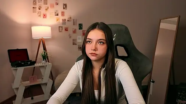 Snapshot of Vexorine chatting on 11/21/25, 08:18 Vexorine online show from 11/21/25, 08:18