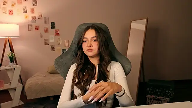 Snapshot of Vexorine chatting on 11/22/25, 07:35 Vexorine online show from 11/22/25, 07:35